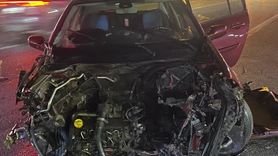 Başakşehir'de Otomobilin Otobüs Durağına Çarpması Sonucu Yaralı