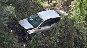 Bilecik'te Tekerleği Kopan Araç Dere Yatağına Düştü