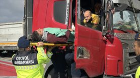 Bolu'da Tır Kazası: Sürücü Yaralandı