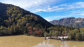 Borçka Karagöl Tabiat Parkı Sonbaharın Renkleriyle Büyülüyor