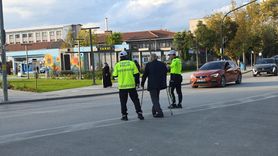 Bursa'da Yaşlıya Trafik Polisinden Yardım