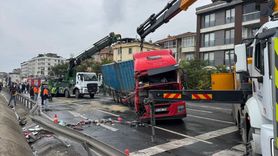 Büyükçekmece'de Devrilen Tır Trafiği Etkiledi