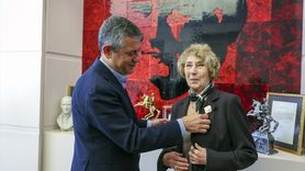 CHP Genel Başkanı Özgür Özel, Yazar Ayşe Kulin’i Kabul Etti