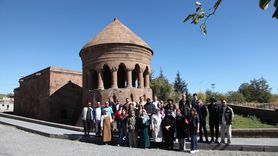 Doğaseverler Ahlat'taki Tarihi ve Turistik Yerleri Keşfetti
