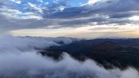 Dürtmen Dağı'nda Sis İle Kaplı Doğal Güzellik