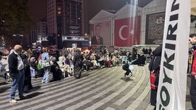 İsrail'in Küresel Sumud Filosu'na Saldırıları Bursa ve Balıkesir'de Protesto Edildi