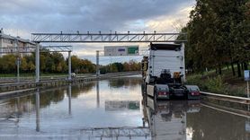 İstanbul'da Kuvvetli Yağış Sonrası Su Birikintileri Oluştu