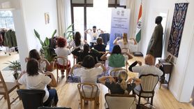 İstanbul'da Yoga Etkinliği: Başkonsolos Eşlerine Hint Kültürü Tanıtıldı