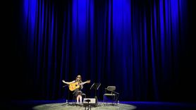 Julia Schuler İstanbul'da Büyüleyici Bir Konser Verdi