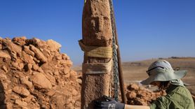 Karahantepe'de İnsan Yüzlü Dikilitaş Keşfi