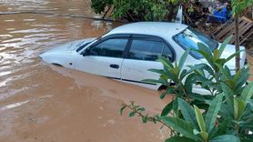 Kaş'ta Etkili Sağanak Yağış Hayatı Sekteye Uğrattı
