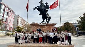 Kırşehir'de Öğrenciler Cumhuriyet'i Temsili Gazete ile Kutladı