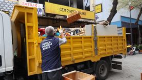 Kocaeli'de Bir Evden 2 Kamyon Çöp Çıktı