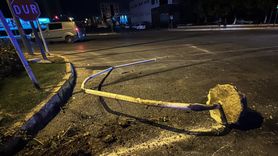 Mersin'de Kavşakta Otomobil Kazası: Sürücü Yaralandı