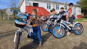 Samsun'da Hayırseverler Çocuklara Bisiklet Hediye Etti