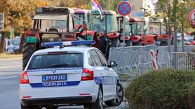 Sırbistan'da Çiftçilerden Traktörlü Protesto