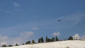 SOLOTÜRK, Pamukkale'de Heyecan Verici Gösteri Uçuşu Gerçekleştirdi