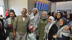 Sümeyye Erdoğan Bayraktar, Alıkonulan Aktivistleri Karşıladı