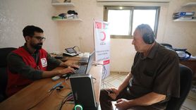Türk Kızılay Gazze'de Duyma Kaybı Yaşayan Filistinlilere İşitme Cihazı Dağıtıyor