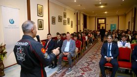 Türkiye'nin İlk Astronotu Alper Gezeravcı Bakü'de Gençlerle Buluştu