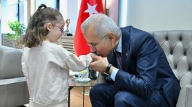 Ulaştırma Bakanı Uraloğlu İkiz Kardeşleri Ağırladı