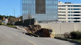 Ümraniye'de İnsana Göre Yıkılan İstinat Duvarı Yolda Çökmeye Neden Oldu