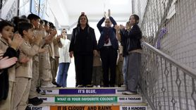 39 yıllık sınıf öğretmenine duygusal veda — Aziziye İlkokulu'nda tören