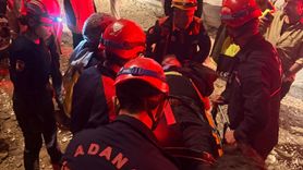 Adana'da Uçuruma Düşen Araçta Sürücü Yaralandı