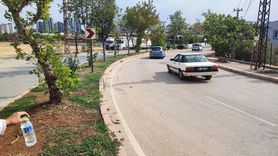 Adana Seyhan'da keskin viraj tehlikesi: Esnaf kamerayla kazaları belgeliyor