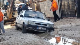 Adıyaman'da Otomobil Altyapı Çukurunda Mahsur Kaldı