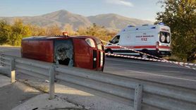 Afyonkarahisar'da hafif ticari araç devrildi — 4 kişi yara almadan kurtuldu