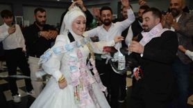 Artvin düğününde Tayland'dan gelen canlı tavuk ve horoz sürprizi