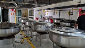 Eyyübiye’de Günlük 3 Bin Kişiye Sıcak Yemek Ulaştırılıyor