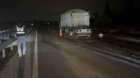 Gaziantep’te silaj yüklü kamyona arkadan çarpan otomobilde 3 kişi hayatını kaybetti