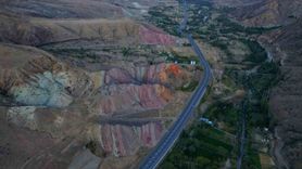 Gökkuşağı Tepeleri Oltu’da: 45 milyon yılda oluştu