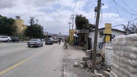 Hatay Dörtyol'da motosikletin otomobile çarpma anı güvenlik kamerasında