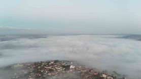 İstanbul Boğazı'nda Yoğun Sis Kartpostallık Görüntüler Yarattı