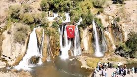 JAK Timi Muradiye Şelalesi’nde Türk Bayrağını Dalgalandırdı