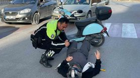 Karaman'da motosiklet-otomobil çarpışması: Polis yaralının başında bekledi