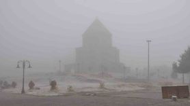 Kars'ta yoğun sis görüş mesafesini 5 metreye düşürdü