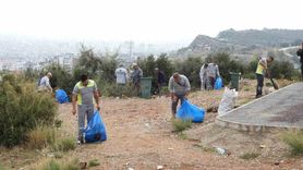 Kepez'te Ali Uyaroğlu Caddesi'nde temizlik seferberliği: 80 çuval çöp