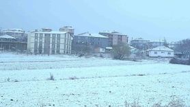 Kırşehir'in Akçakent yüksekleri karla kaplandı