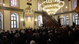 Kocaeli Valisi İlhami Aktaş, İzmit Fevziye Camii'nde Okunan Mevlide Katıldı