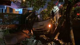 Körfez’de Virajı Alamayan İki Araç Çarpıştı: Panelvan Ev Bahçesine Girdi, 1 Yaralı