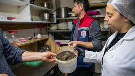 Kuşadası Belediyesi sokak lezzetlerinde sıkı denetim: 28,778 kg gıda imha edildi