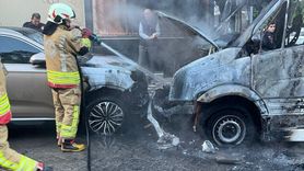 Manisa'da Öğrenci Servisinde Yangın: 2 Araç Hasar Gördü