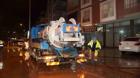 MESKİ Mersin'de taşkına müdahale ederek yolu yeniden ulaşıma açtı