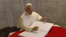 Papa 14. Leo, Yeşilköy'de Mor Efrem Süryani Ortodoks Kilisesi'ni ziyaret etti