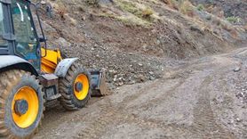 Pervari’de Keskin köy yolunda heyelan sonrası yol ulaşıma açıldı