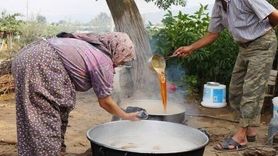 Sarıgöl'de 2025 Sultaniye Üzümlerinden Ev Yapımı Pekmez Hazırlıkları